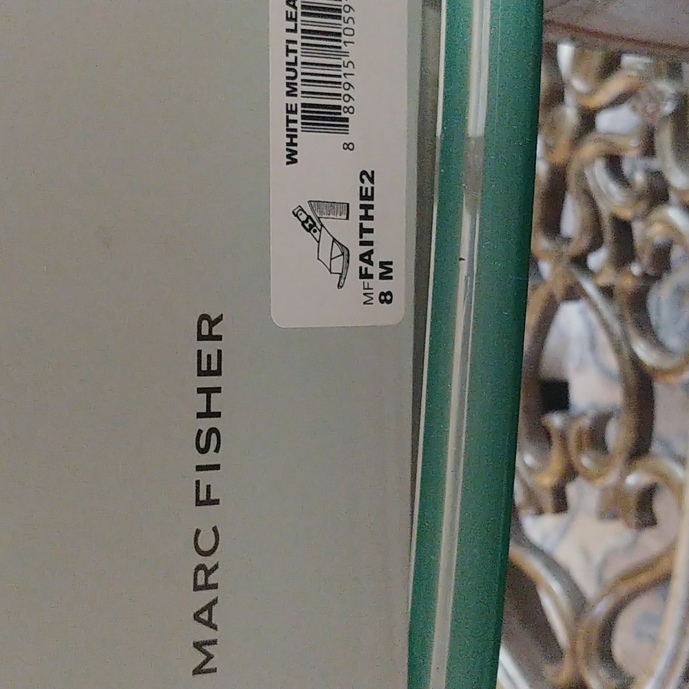 Excellent Condition - Marc Fisher 4" Block Heel .… - image 5